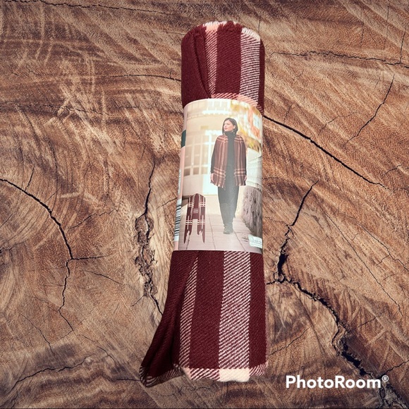 Ladies Scarf Poncho - Picture 2 of 11